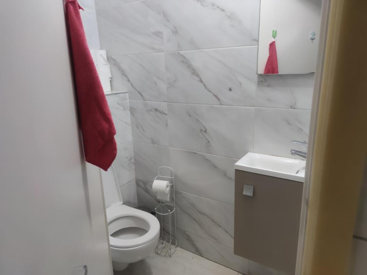 Chambre Privee A Bobigny -Salle De Bain Et Toilettes Sont Commune, -Pas De Cuisine Buitenkant foto