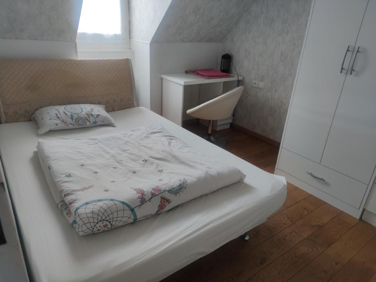 Chambre Privee A Bobigny -Salle De Bain Et Toilettes Sont Commune, -Pas De Cuisine Buitenkant foto